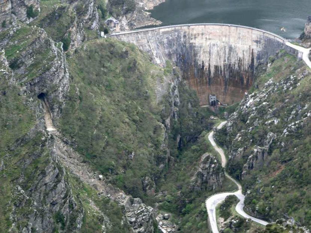 Innovadora. La Cohílla es la principal presa del aprovechamiento hidráulico del río Nansa.