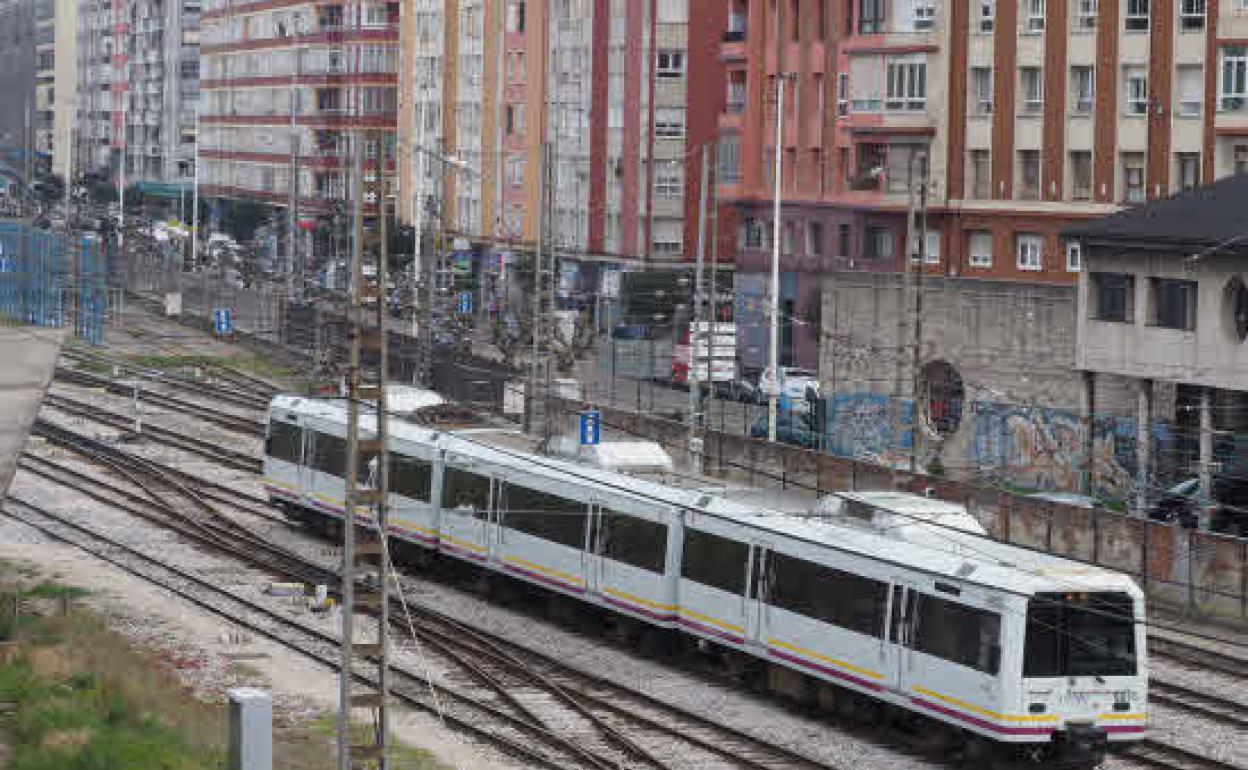 Adif se gastará 1,8 millones de euros en trabajos en taludes y trincheras de la líneas de Feve en Cantabria