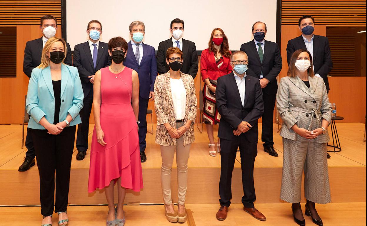 La consejera de Economía y Hacienda, María Sánchez, (primera por la derecha) durante su participación en el I Encuentro Estatal de Corporaciones Públicas Empresariales.