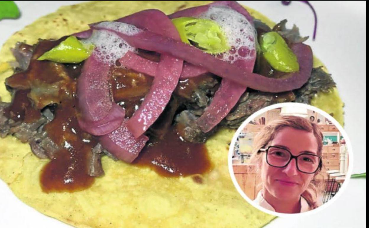 Belén Morquillas es la directora de este restaurante de Santillana. Arriba, taco de carrillera.