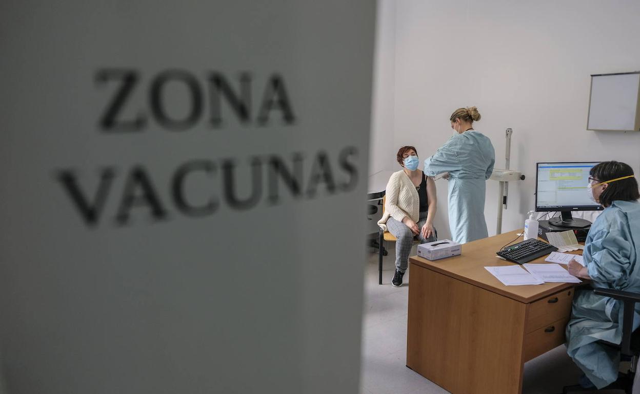 Vacunación de docentes en marzo en Cayón 