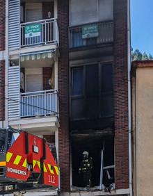 Imagen secundaria 2 - El incendio ha ocurrido en le número 16 de la carretera general de Unquera.