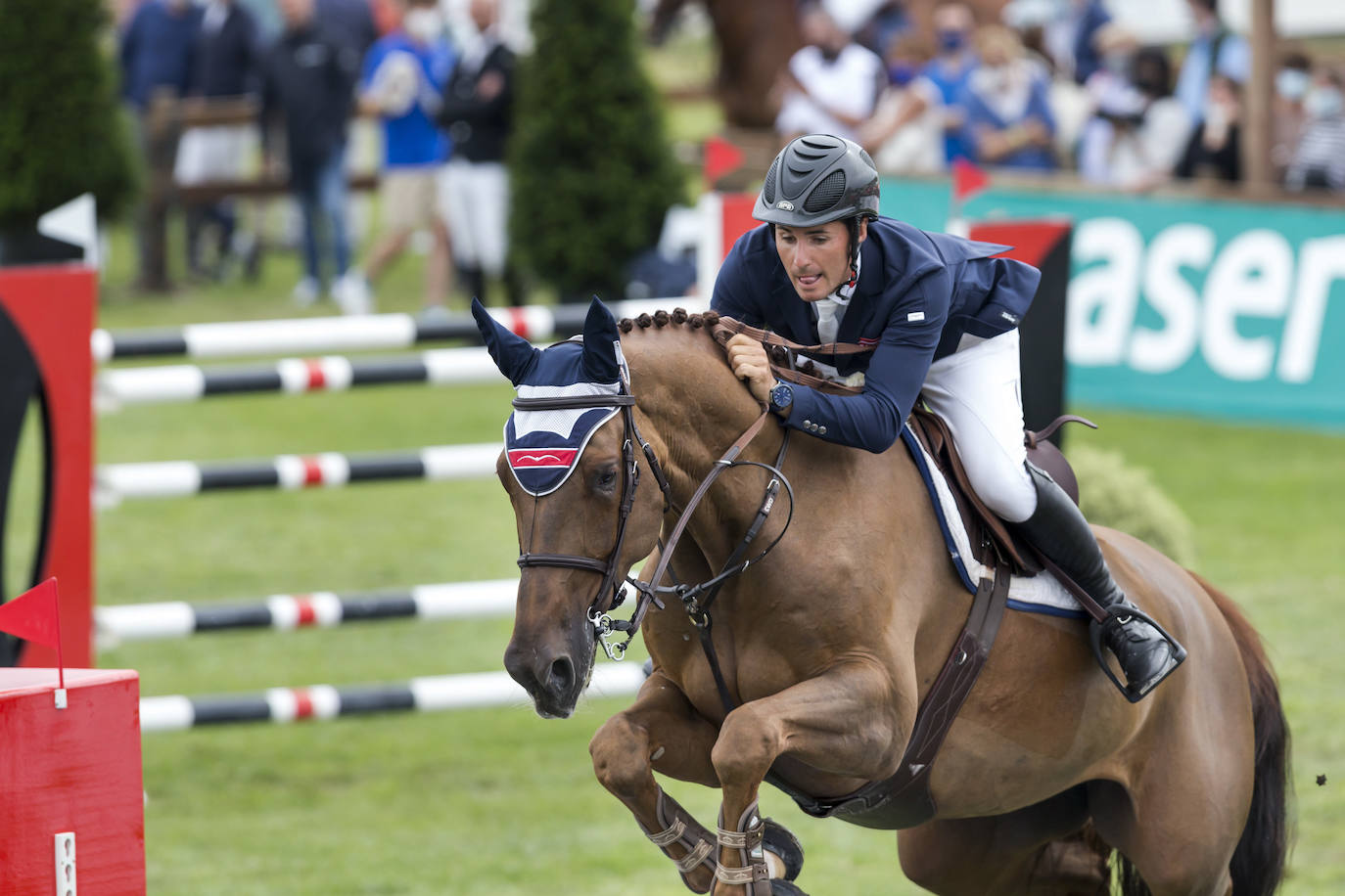 La campa del Palacio de La Magdalena acoge este fin de semana la XXI edición del Concurso de Saltos Internacional de Santander, en el que participan 67 jinetes y un centenar de caballos en nueve pruebas. Entre los jinetes figuran cántabros como Javier López Aróstegui, Borja Villalón, Iván Serrano o Pablo Díaz Cuevas. Además, esta edición cuenta con gran representación internacional de Francia, México, Portugal y Bélgica.