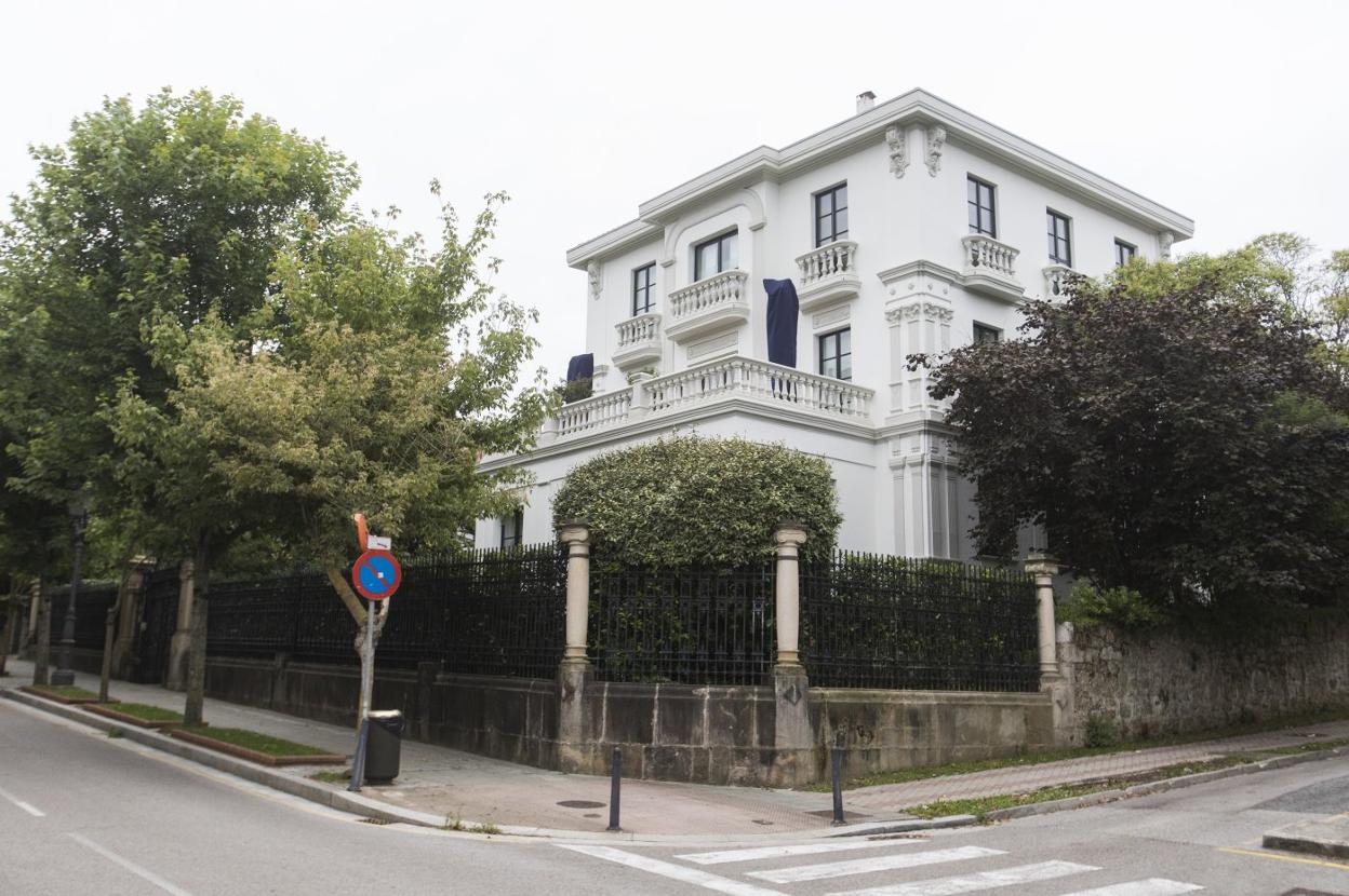 El edificio Villa Iris, ubicado en el Paseo de Pérez Galdós y que fue propiedad de la Fundación Botín, cambia su uso a residencial. 