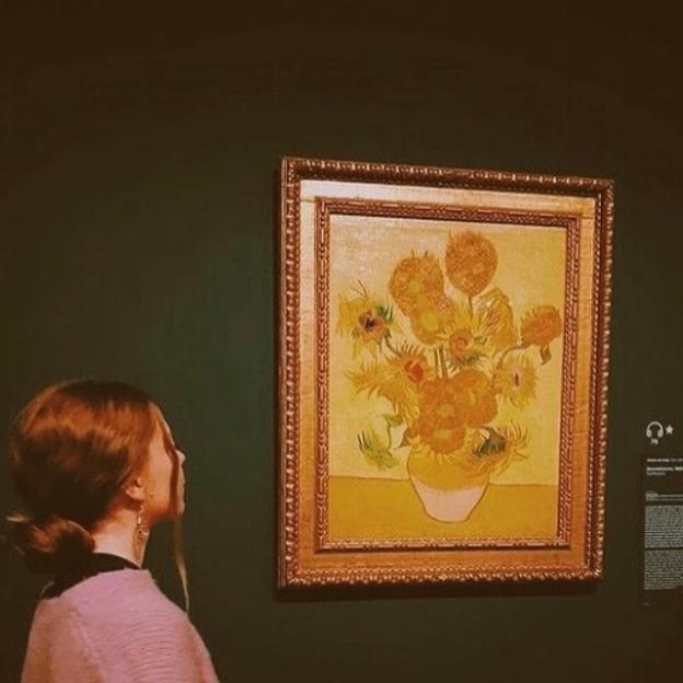 Contemplando 'Los Girasoles' de Van Gogh.