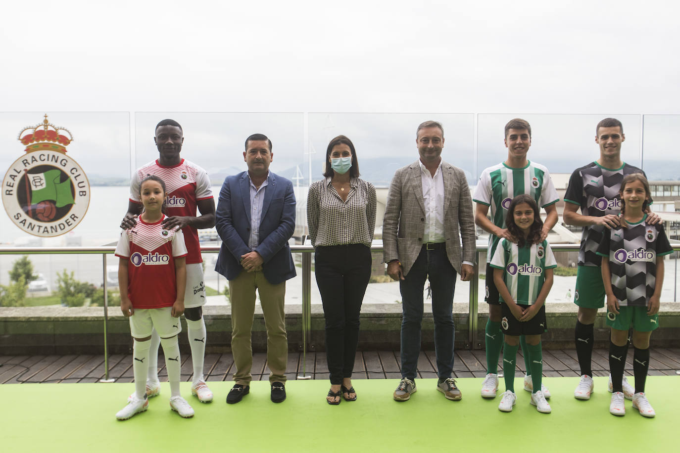 Las tres camisetas del Racing para su debut en la Primera RFEF