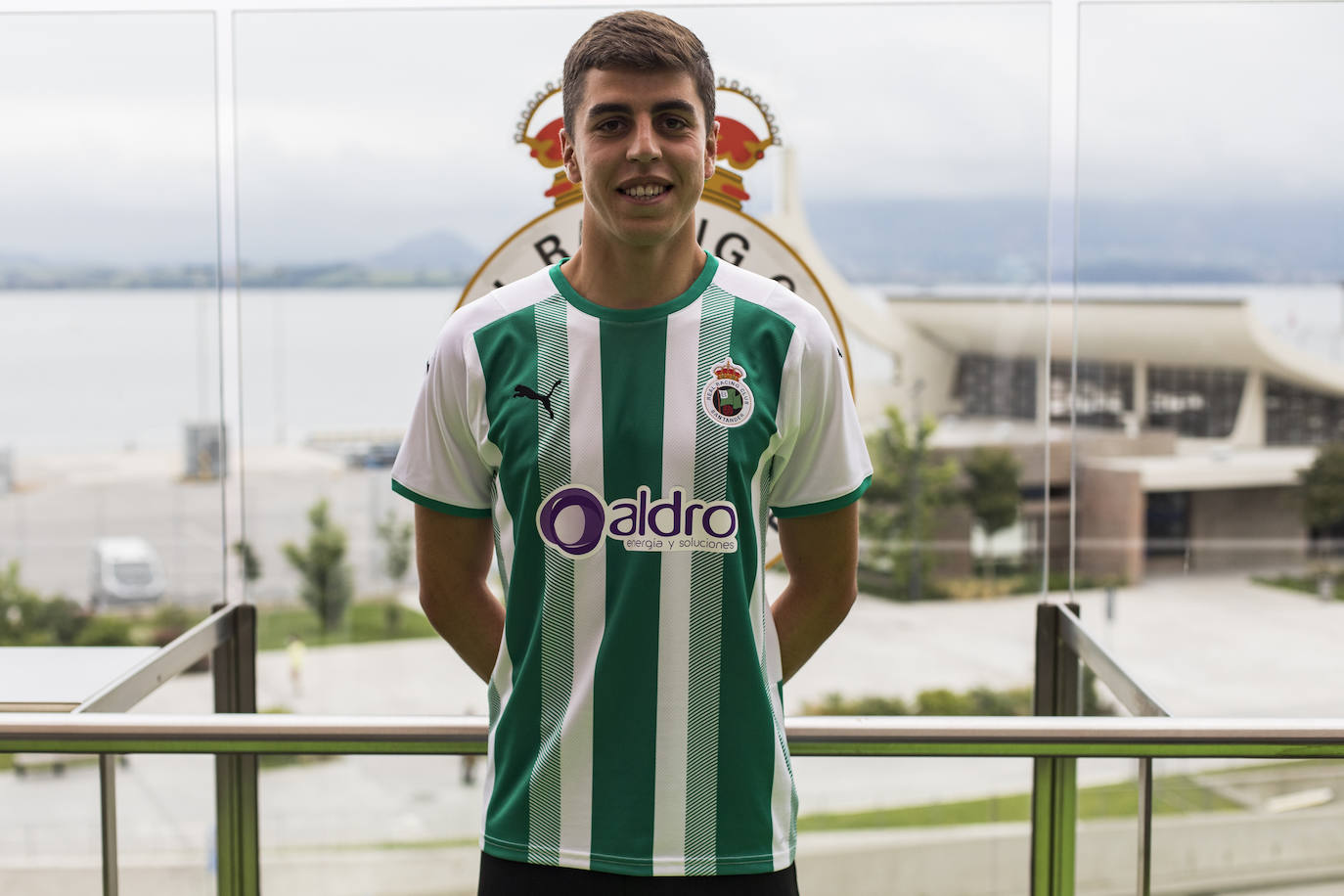 Las tres camisetas del Racing para su debut en la Primera RFEF