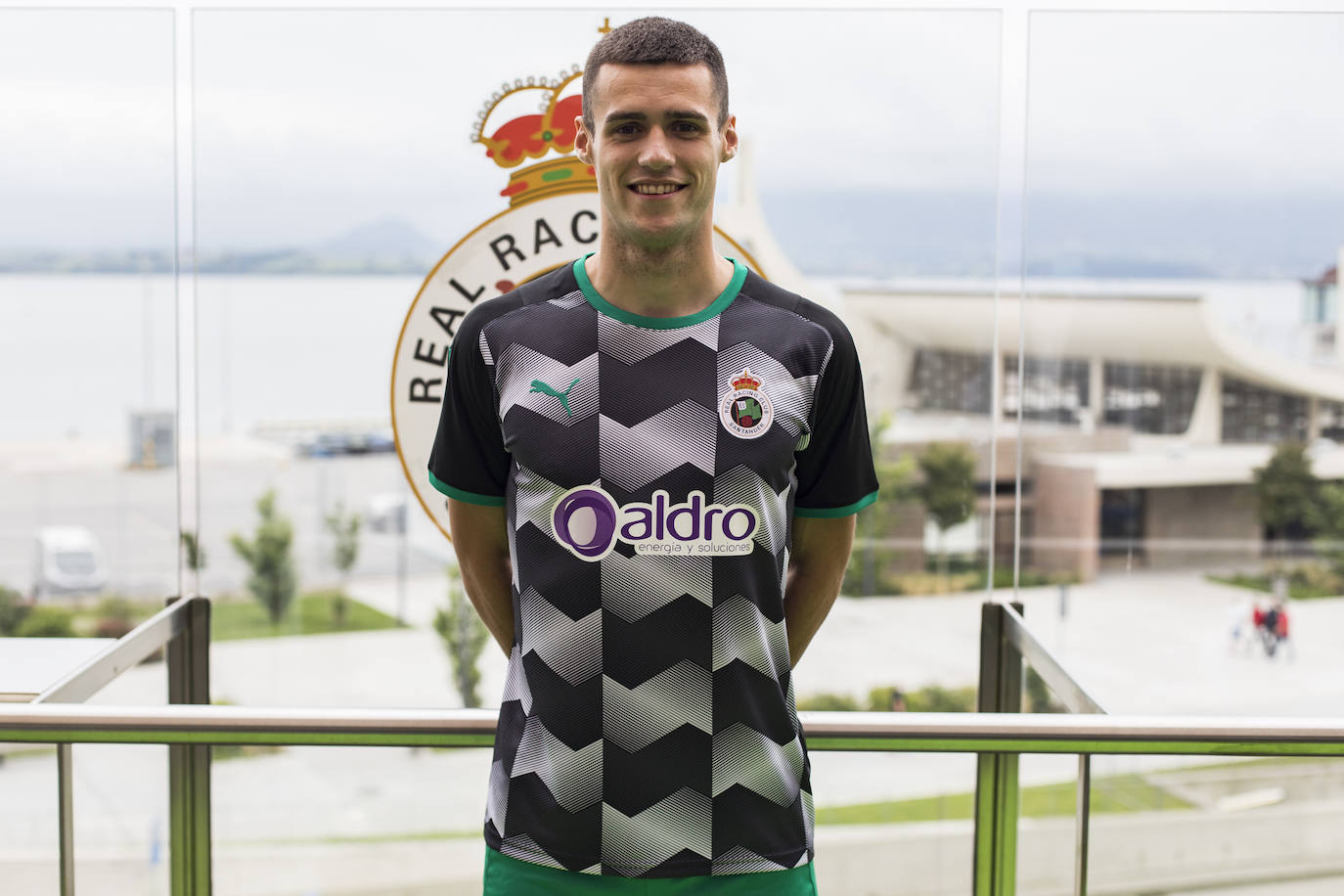 Las tres camisetas del Racing para su debut en la Primera RFEF