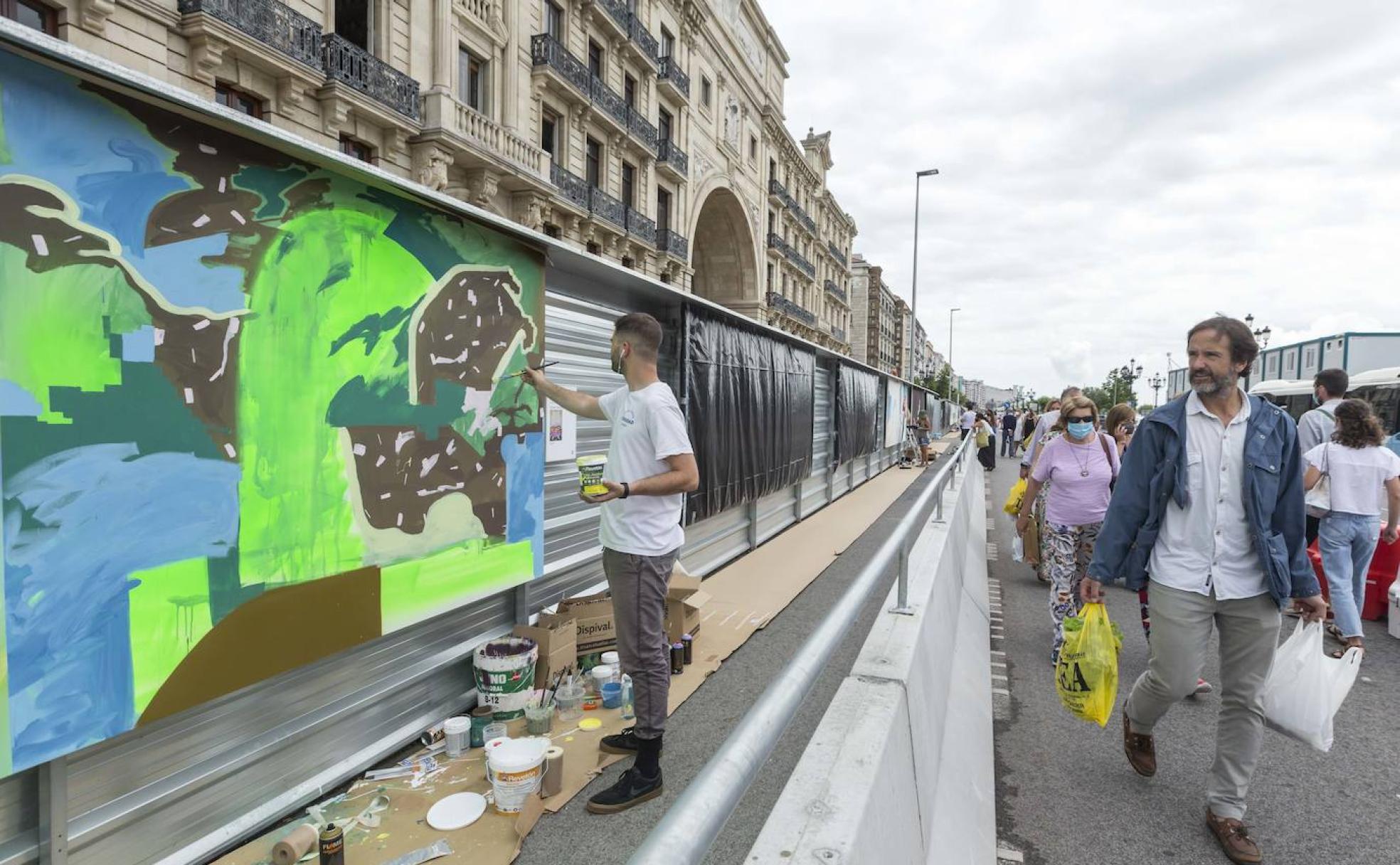 Los ciudadanos y visitantes de Santander pudieron seguir ayer de una forma muy cercana el desarrollo de las diferentes obras