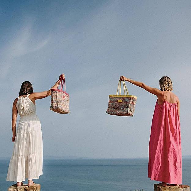 Madre e hija, improvisadas modelos.