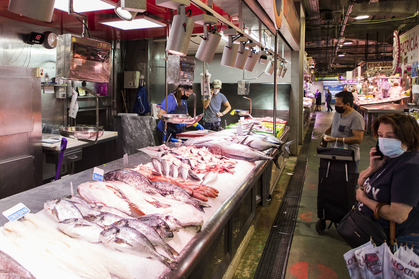 Las pescaderías notan las «ganas» de los clientes por probar los primeros túnidos de la campaña