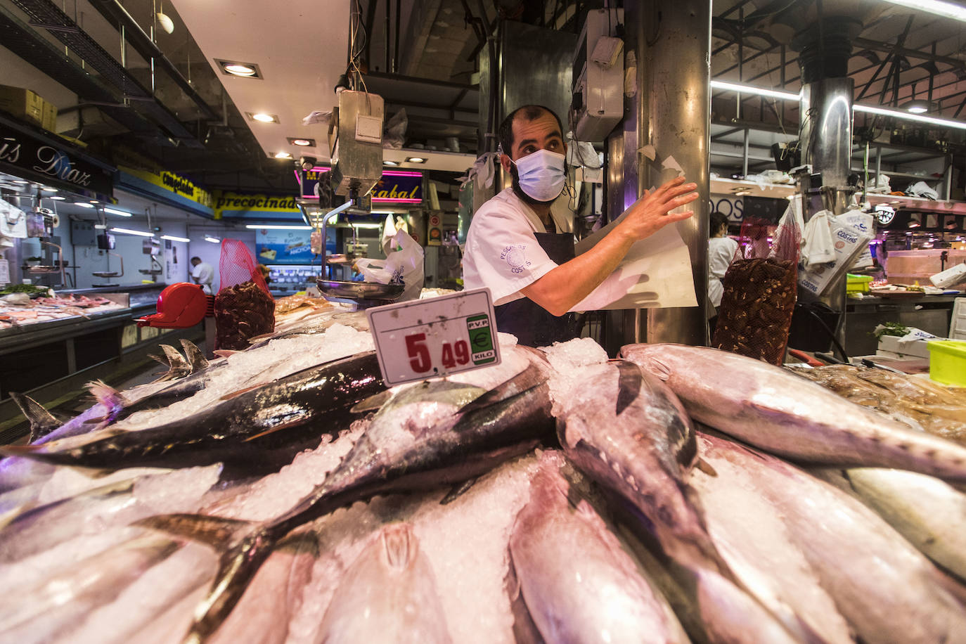 Las pescaderías notan las «ganas» de los clientes por probar los primeros túnidos de la campaña