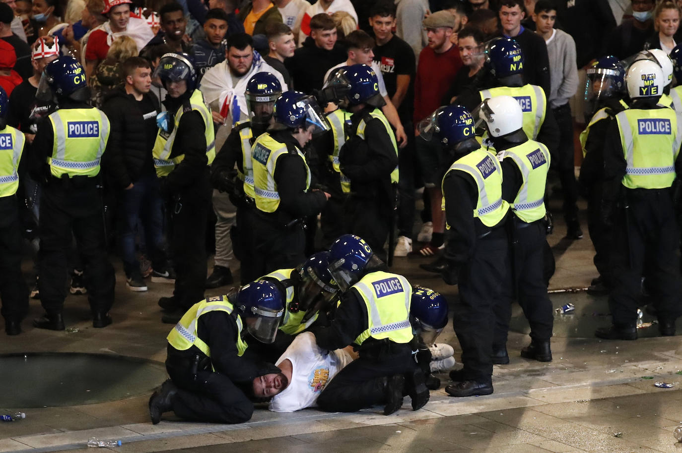 Fotos: Imágenes de los disturbios efectuados por los aficionados ingleses tras la derrota de Inglaterra en la final de la Eurocopa