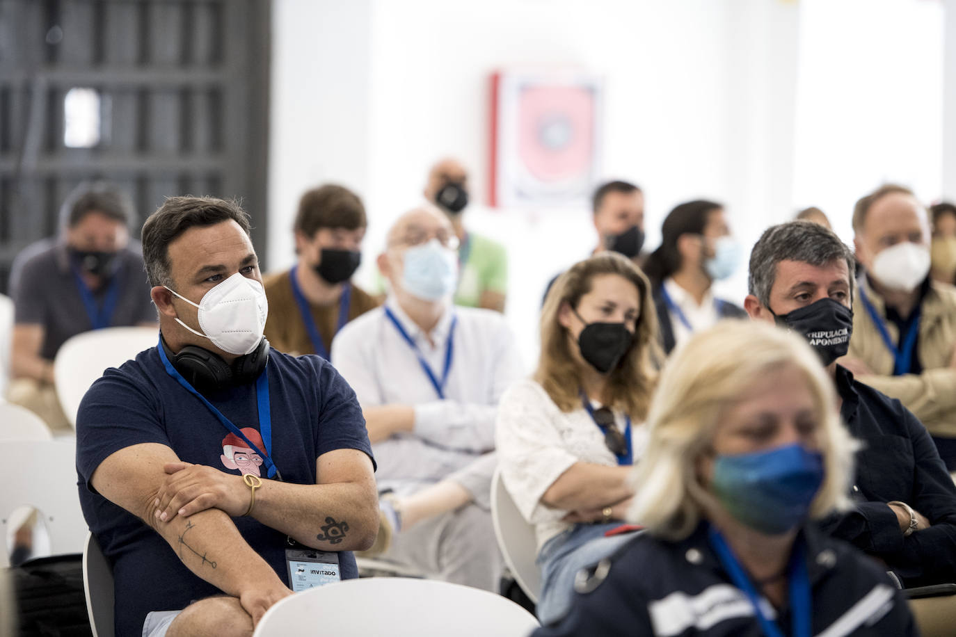 Sevilla, Cádiz y Málaga han acogido la tercera edición del Encuentro de los Mares, un congreso itinerante e interactivo que en esta ocasión ha abordado aspectos relacionados con la reforestación marítima y los beneficios que se derivan de ella y ha estrechado vínculos entre científicos, chefs, pescadores, periodistas y responsables de empresas, todos ellos comprometidos con la sostenibilidad. Porque el futuro de la humanidad, en gran medida, pasa por los océanos y, en función del estado de salud que éstos presenten, la población podrá seguir alimentándose, genera riqueza y bienestar. Como señaló Benjamín Lana, presidente de la división de Gastronomía de Vocento, grupo organizador del evento, «lo que le pase al mar es lo que nos pasará a nosotros como especie». Y en este contexto, la gastronomía cuenta con una importante influencia social, ya que la cocina necesita a la ciencia y a la ciencia le viene muy bien la cocina porque le da visibilidad. 