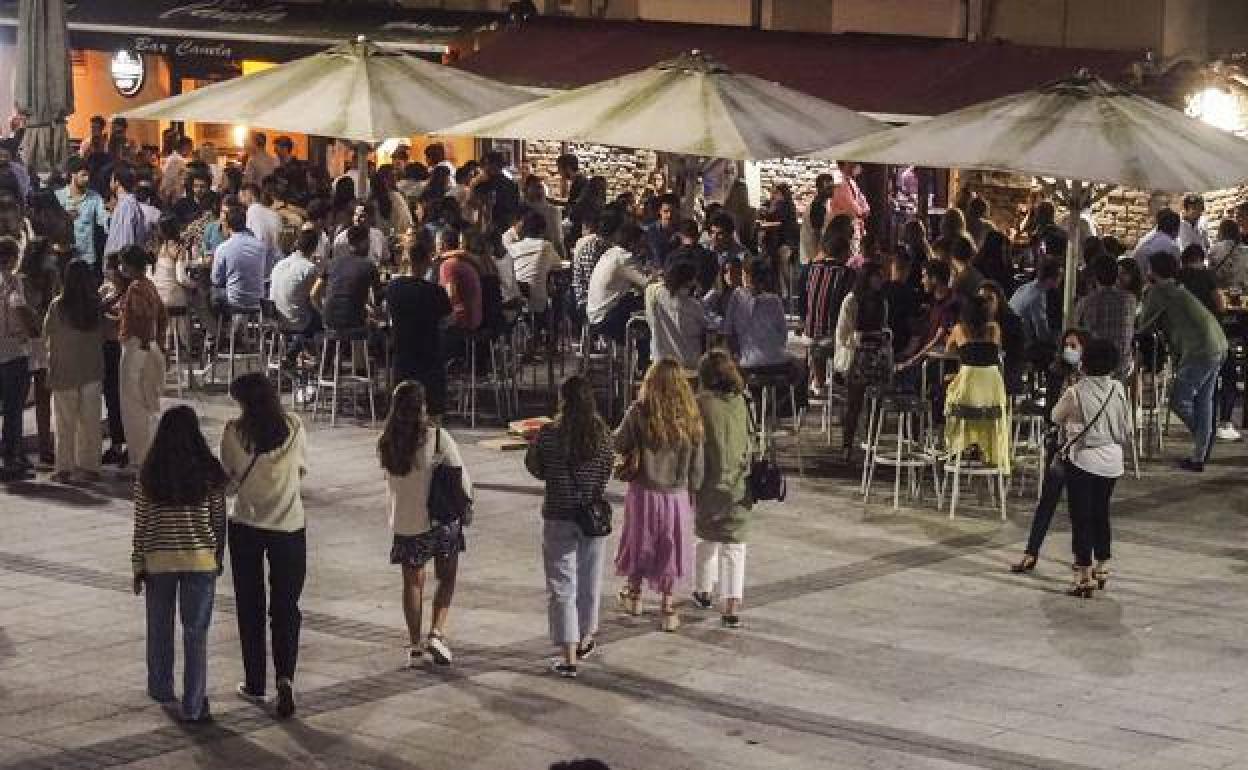 Locales de la plaza de Cañadío, en Santander