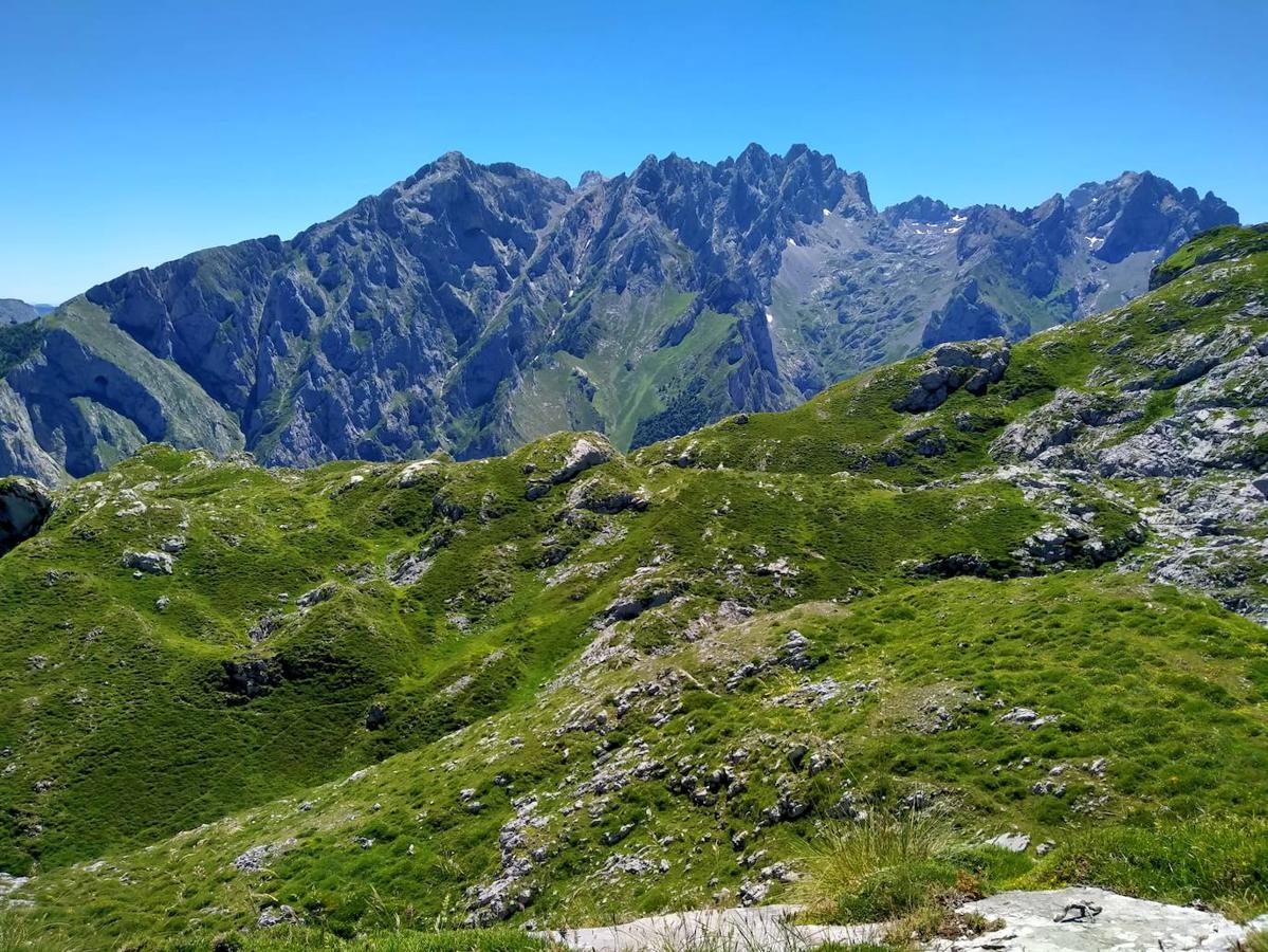 Camino a los Lagos de Covadonga desde Vega de Ario