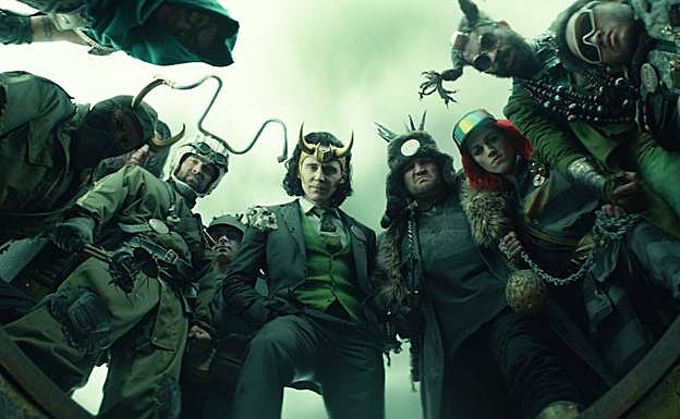 Imagen principal - Tres fotogramas de la serie.