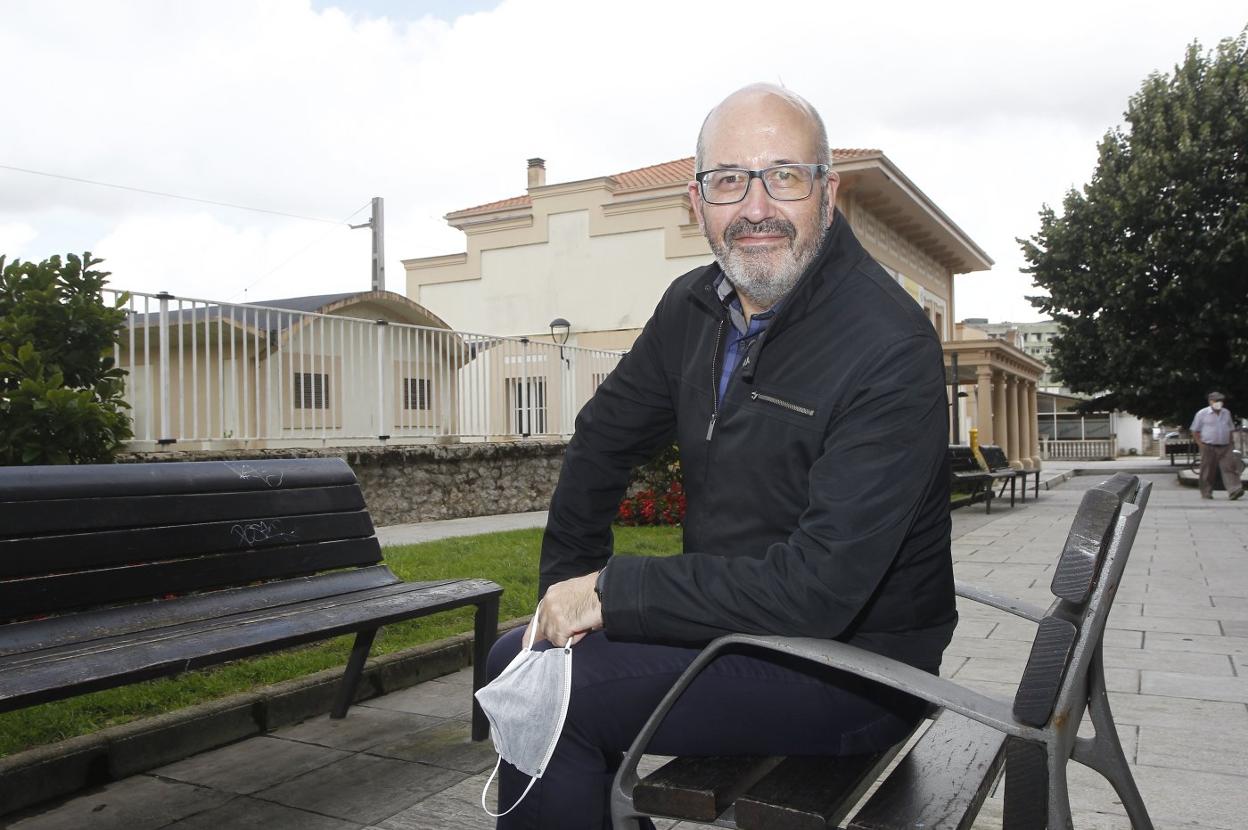 Álvaro García reconoce estar feliz y muy ilusionado por el estreno mañana de su ópera prima. 
