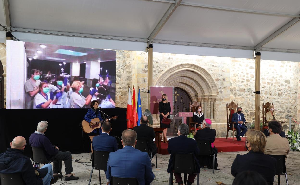 Un momento del acto celebrado el pasado año en el monasterio de Santo Toribio.