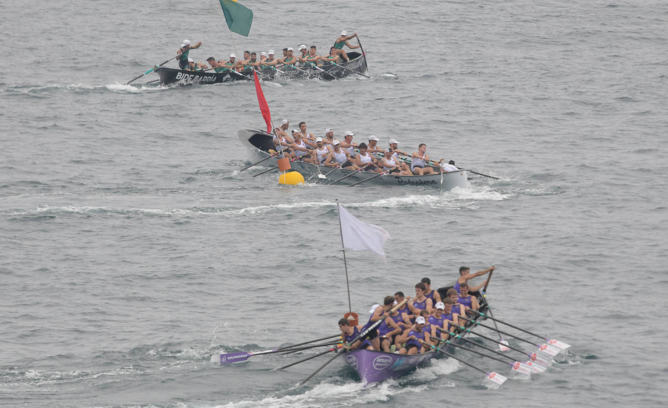 Fotos: Pedreña vence en la regata de Orio