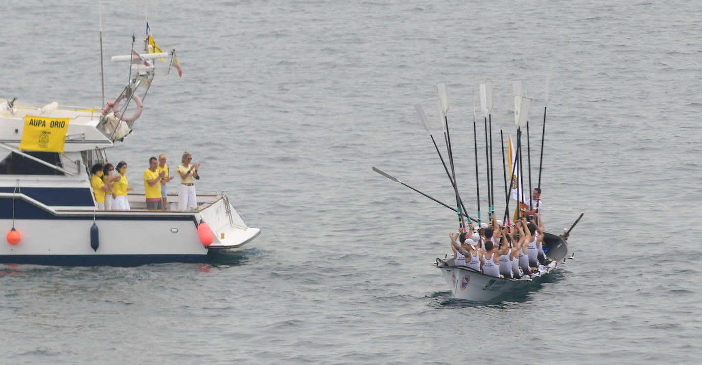 Fotos: Pedreña vence en la regata de Orio