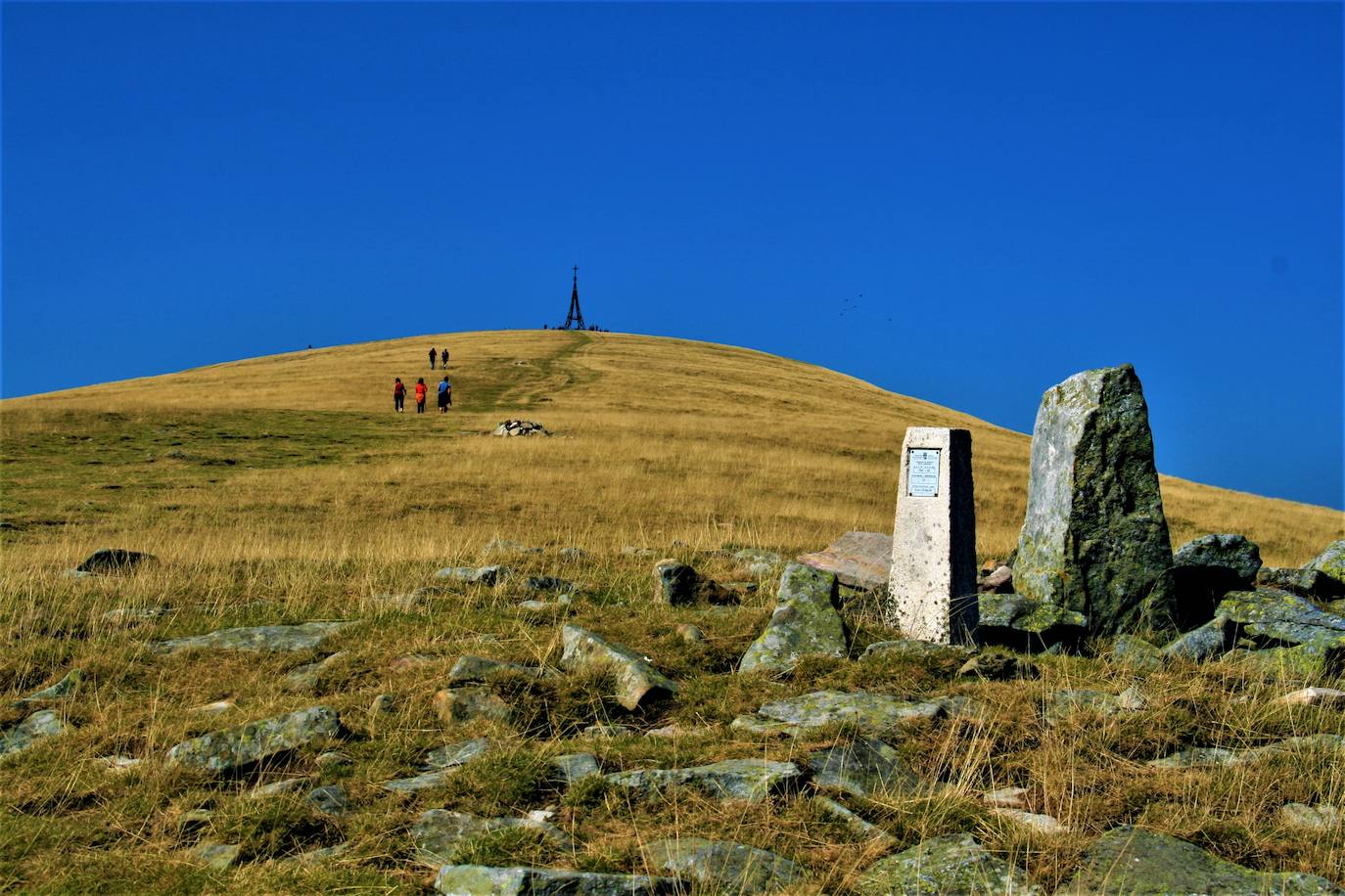 El Parque Natural de Gorbeia es un espacio con entidad propia, pero cuyo territorio pertenece a ocho municipios: Areatza, Artea, Orozko, Zeberio y Zeanuri, en Bizkaia; y Urkabustaitz, Zigoitia y Zuia, principalmente a este último, con más de un tercio del territorio protegido dentro de sus límites. Los mojones e hitos numerados marcando los límites municipales se extienden por todo el Parque y aún hoy siguen siendo ley.