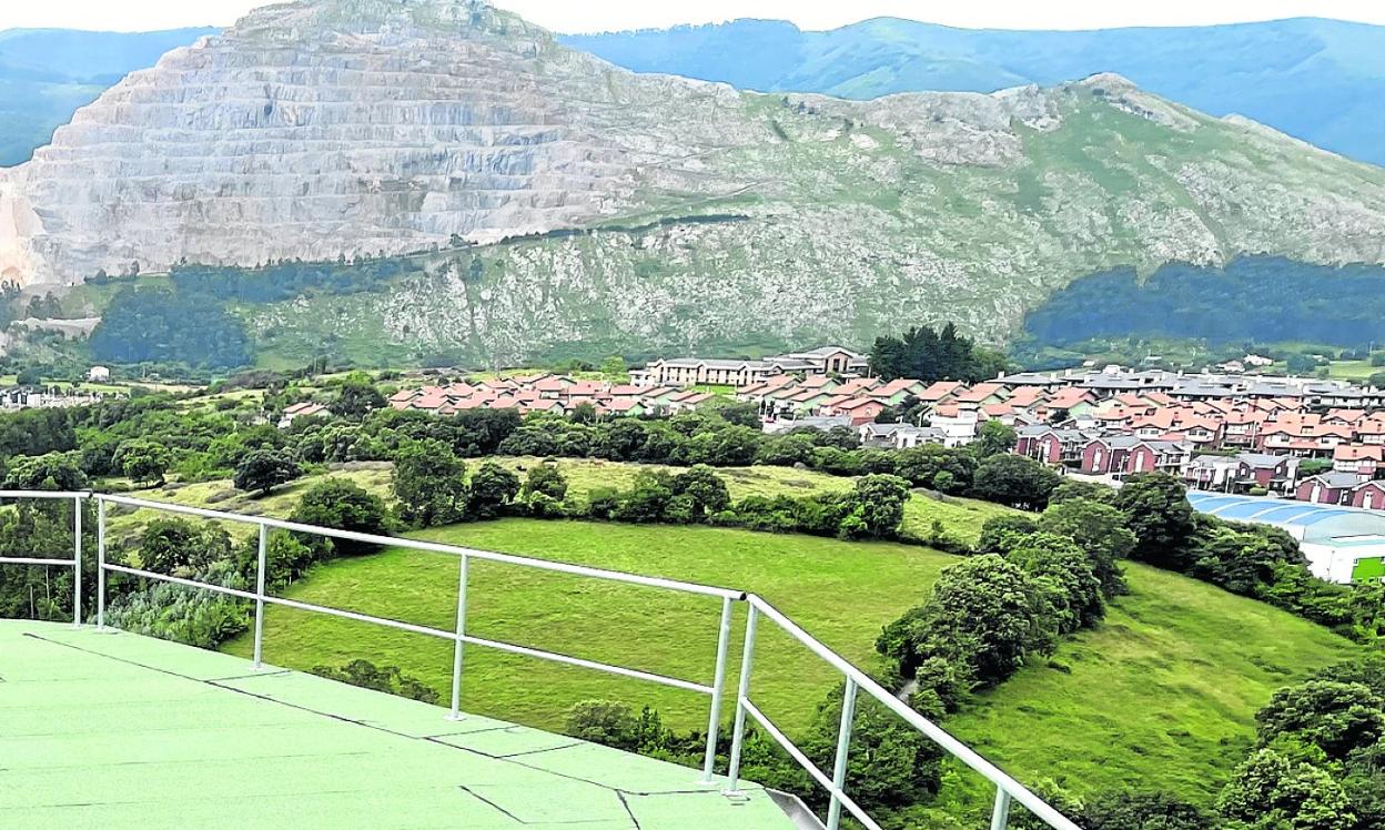 Vistas desde el depósito de agua de La Loma, en el Monte Cueto. dm