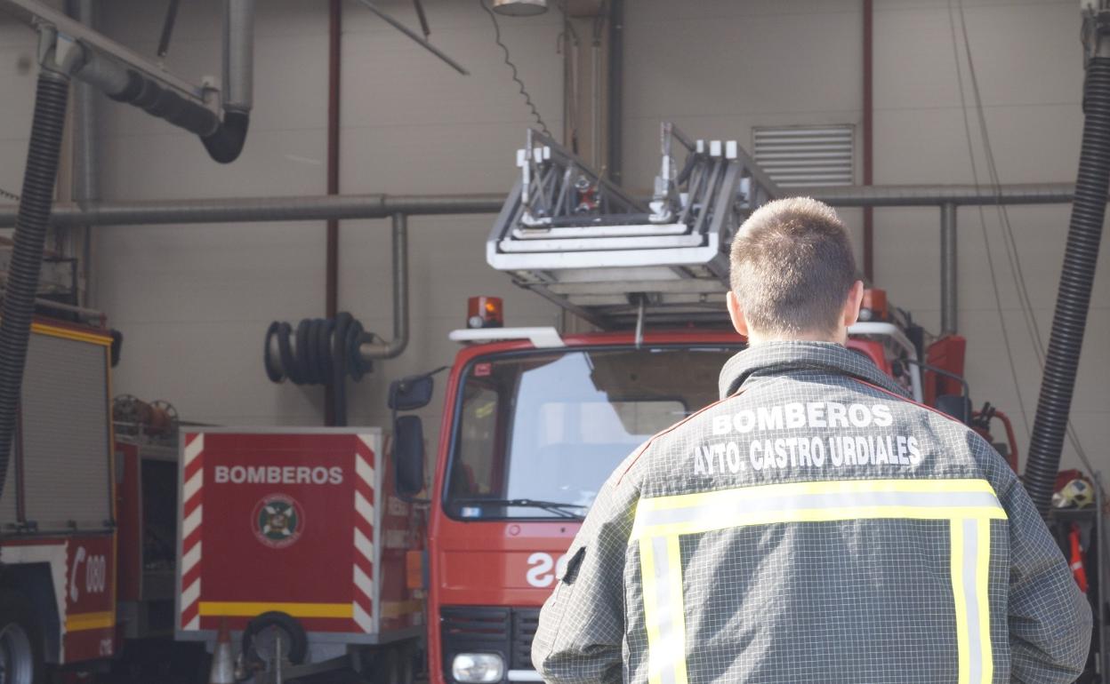Los Bomberos de Castro renovarán sus 28 trajes de intervención con arnés