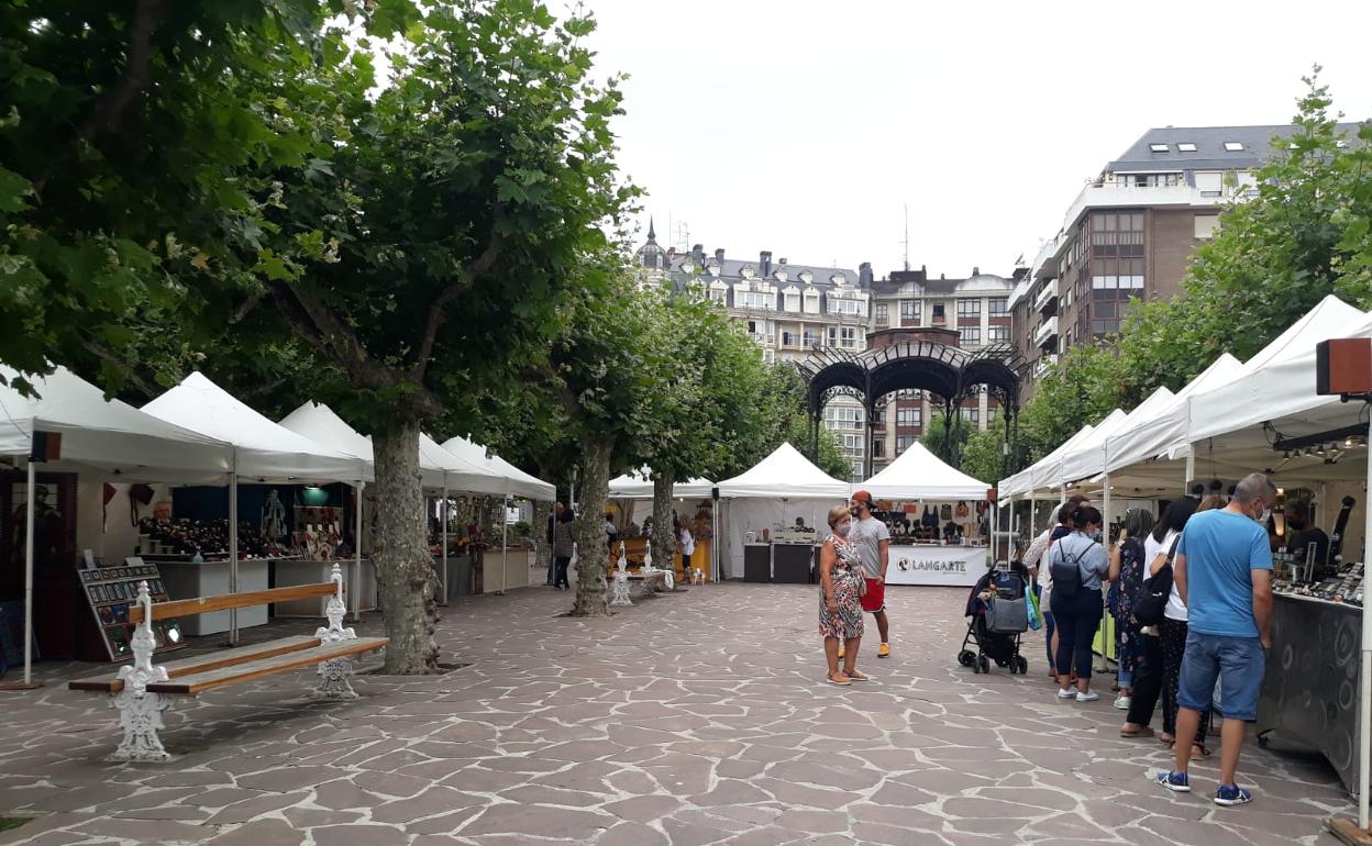 La feria de artesanos ha vuelto a La Barrera.