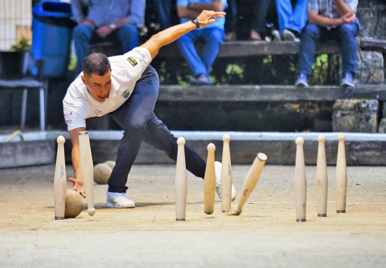 Víctor González se impuso en Quijano al derrotar en la final a Óscar González. sane