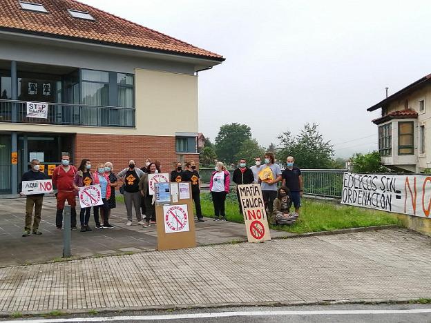 Riotuerto aprueba blindarse frente a los eólicos y alega otra vez contra Ribota