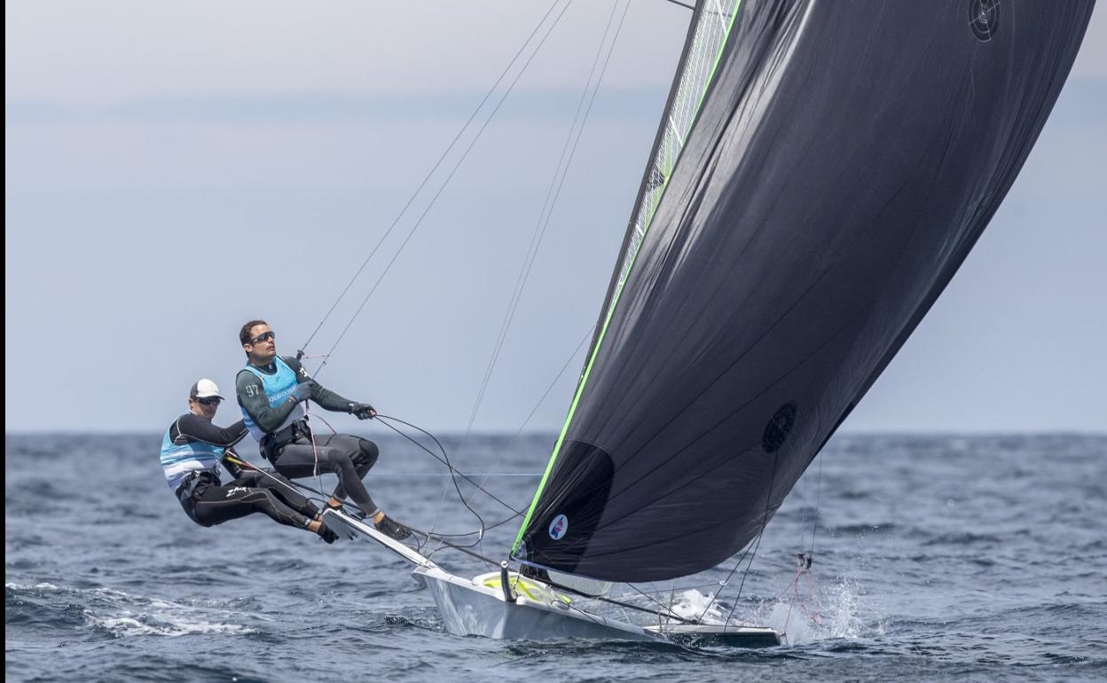 Diego Botín (izquierda) y Iago López llegan a Enoshima como vigentes subcampeones del mundo de 49er. alberto aja