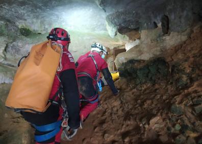 Imagen secundaria 1 - Las cuevas del Asón vuelven a ser escenario de entrenamiento