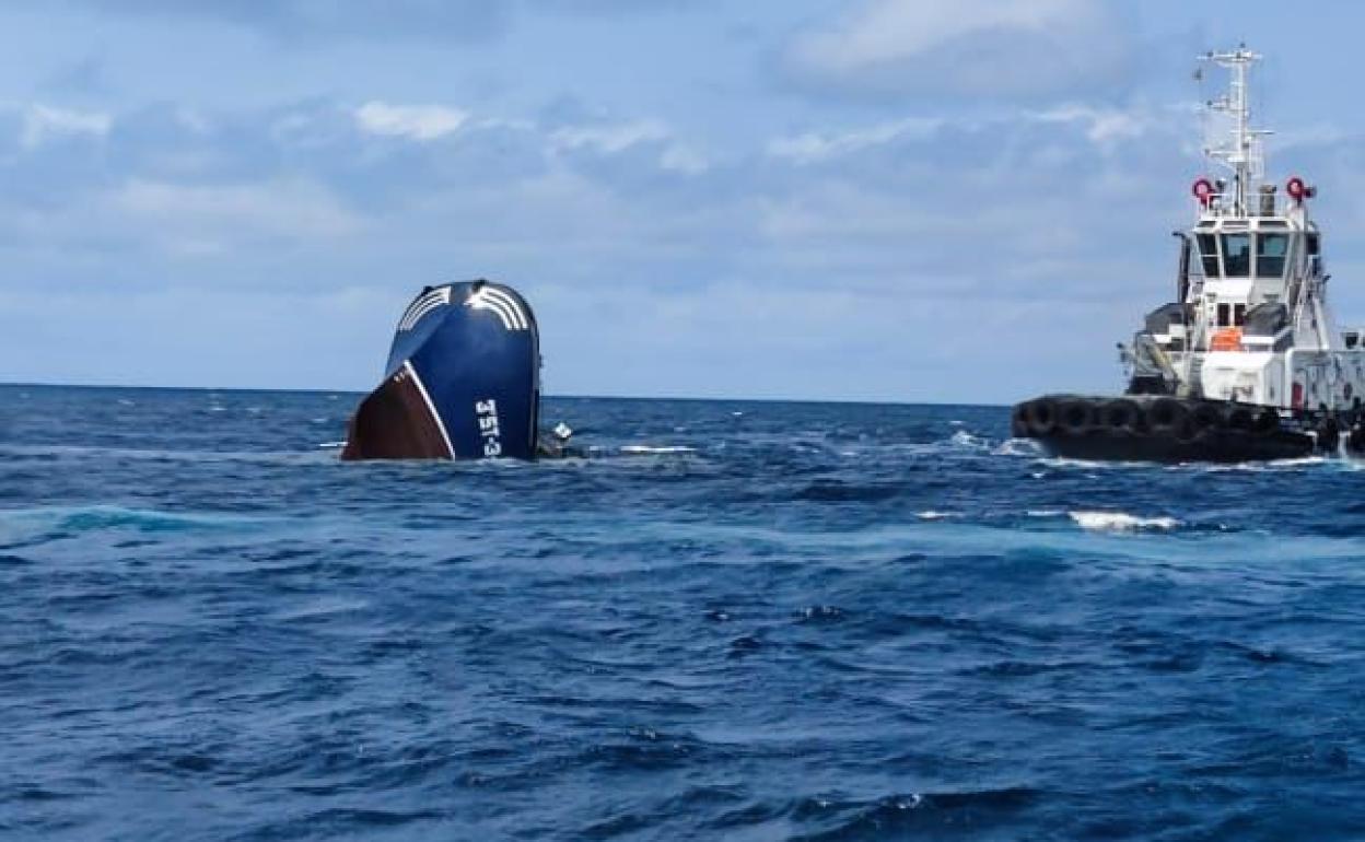 dentro de un barco que se hunde