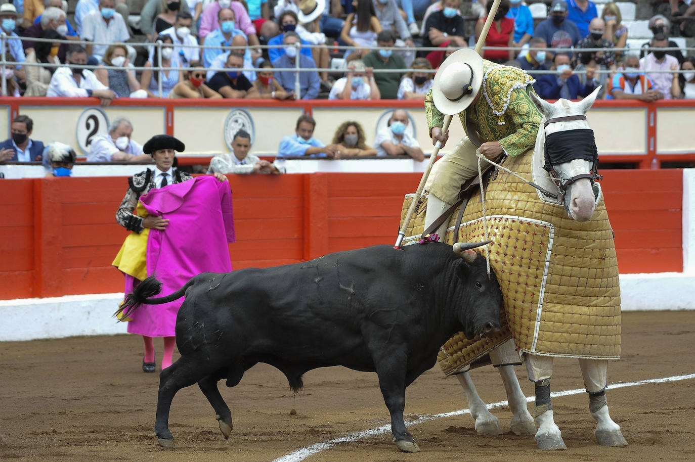 Fotos: Tres orejas y gran tarde de Emilio de Justo y Ginés Martín