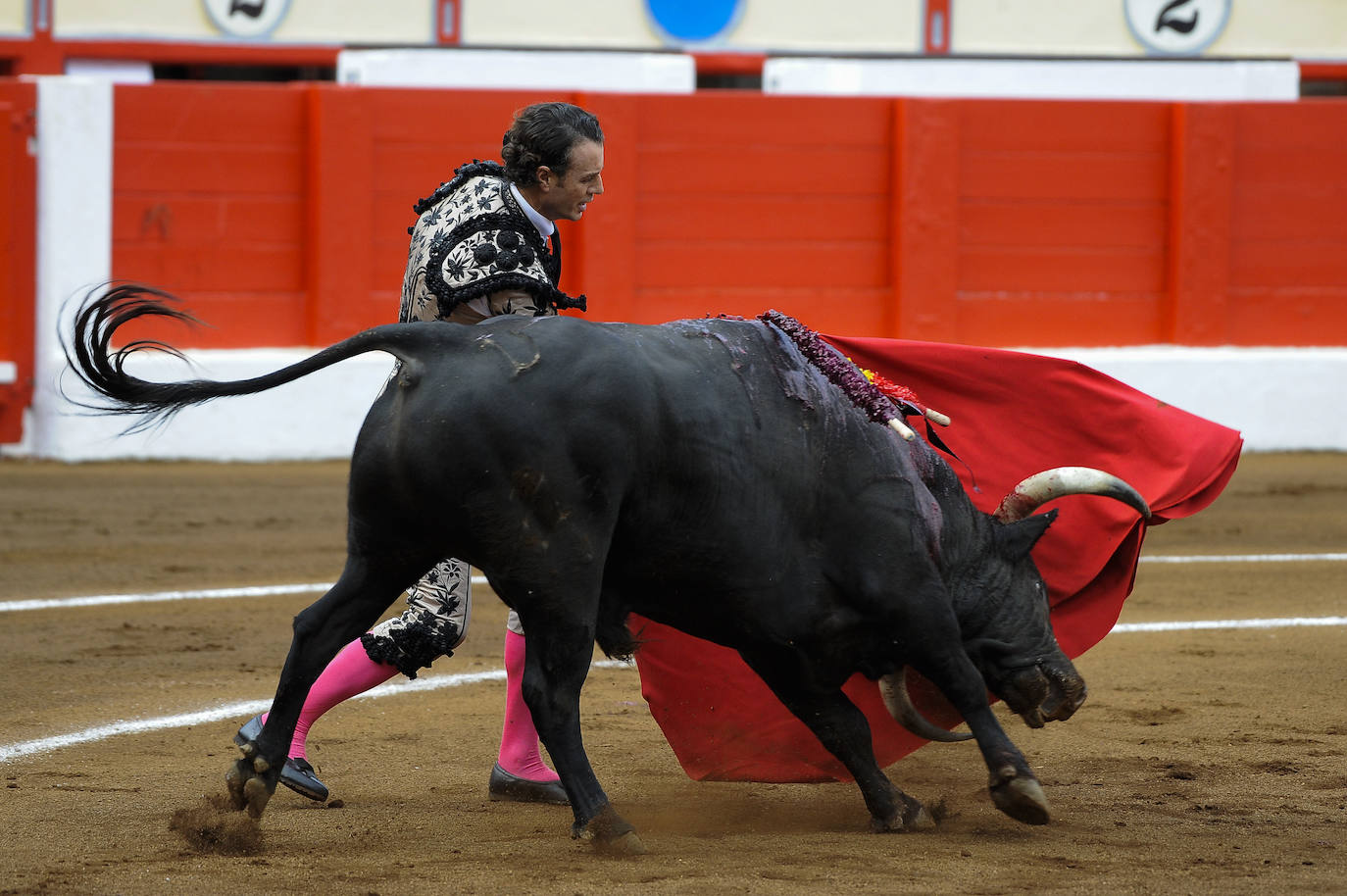 Fotos: Tres orejas y gran tarde de Emilio de Justo y Ginés Martín