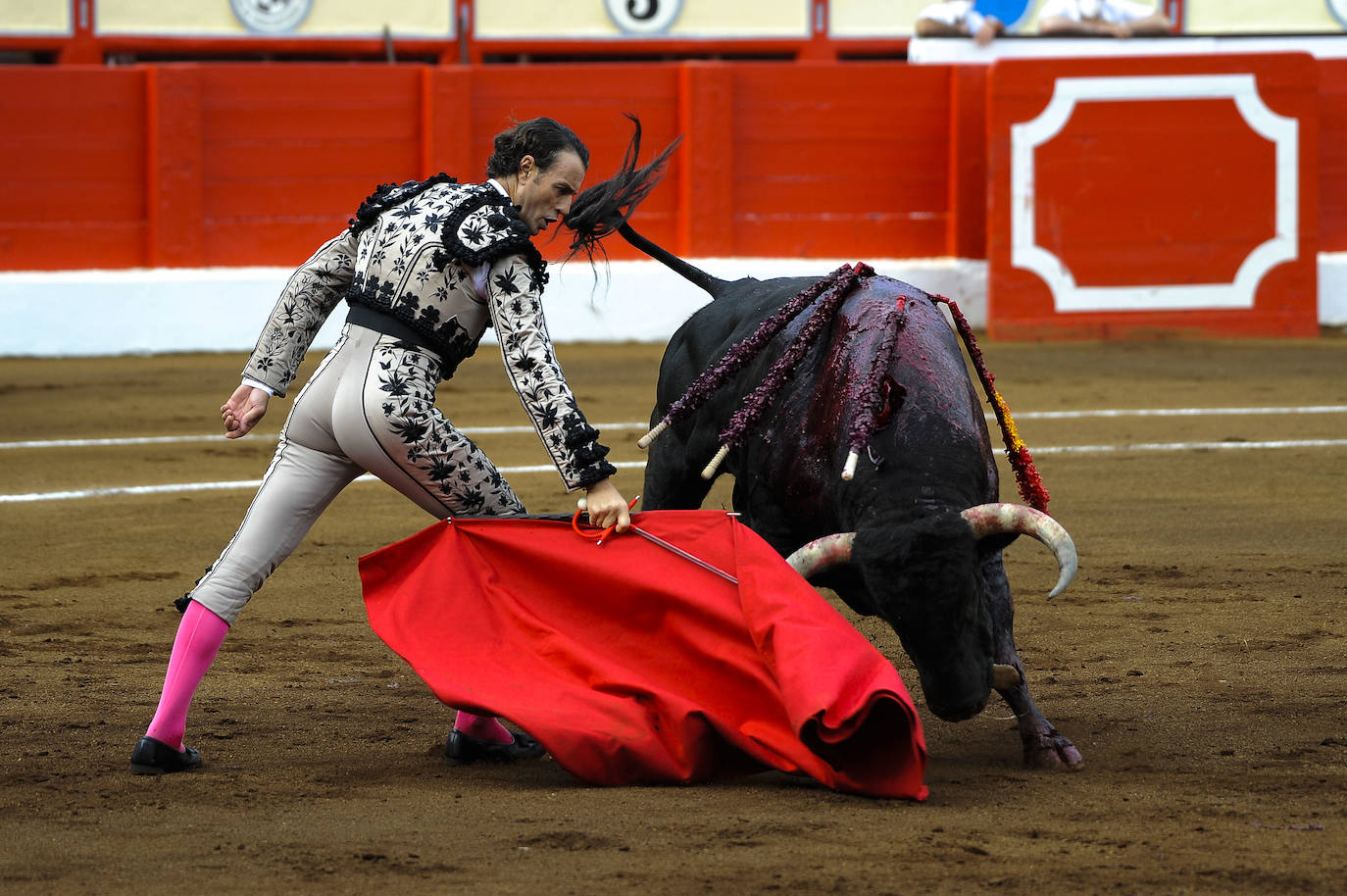 Fotos: Tres orejas y gran tarde de Emilio de Justo y Ginés Martín