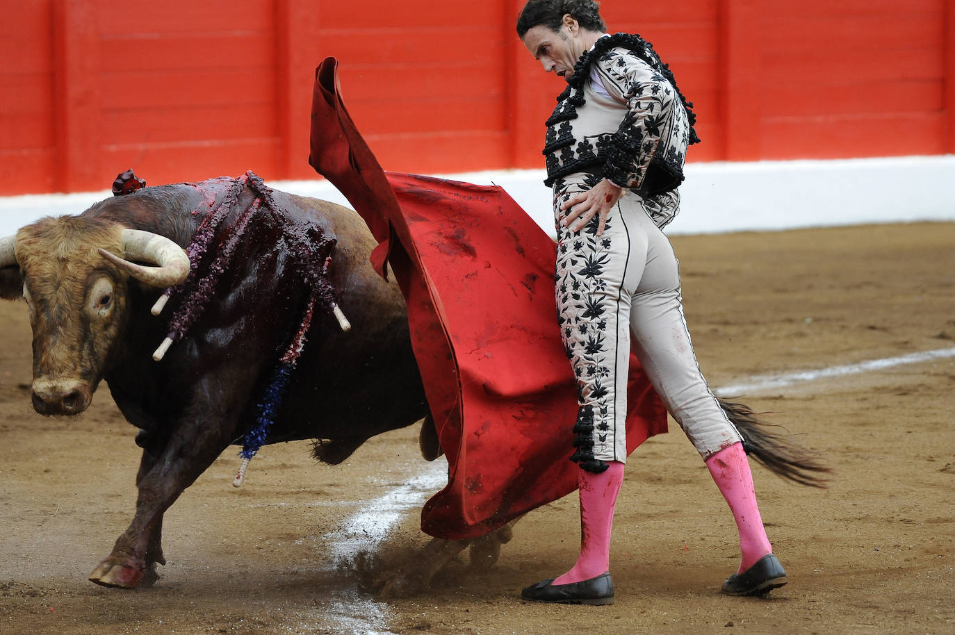 Fotos: Tres orejas y gran tarde de Emilio de Justo y Ginés Martín