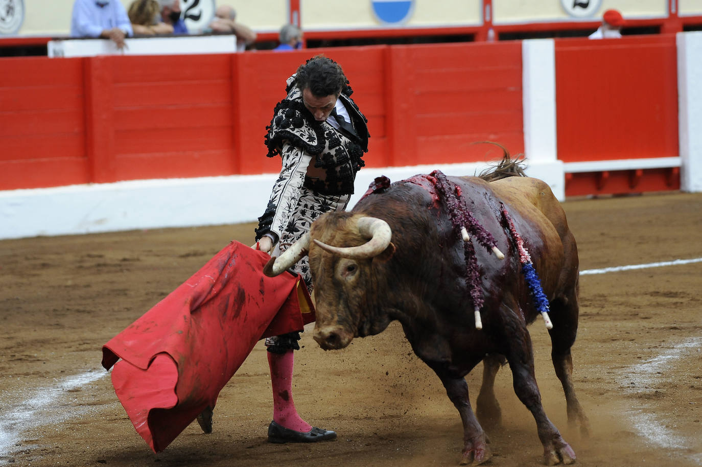 Fotos: Tres orejas y gran tarde de Emilio de Justo y Ginés Martín