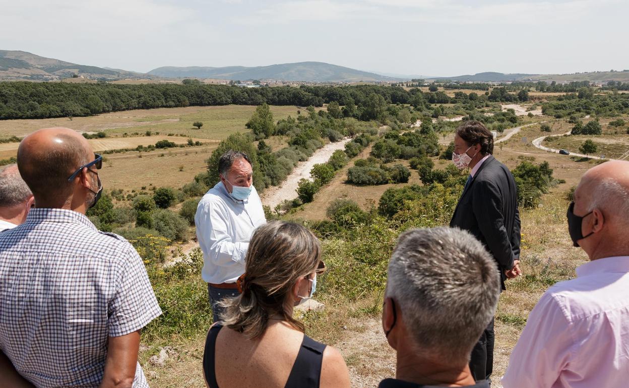 El pasado martes se realizó una visita institucional de las Administraciones implicadas a la zona de ejecución de las obras que financia la CHE