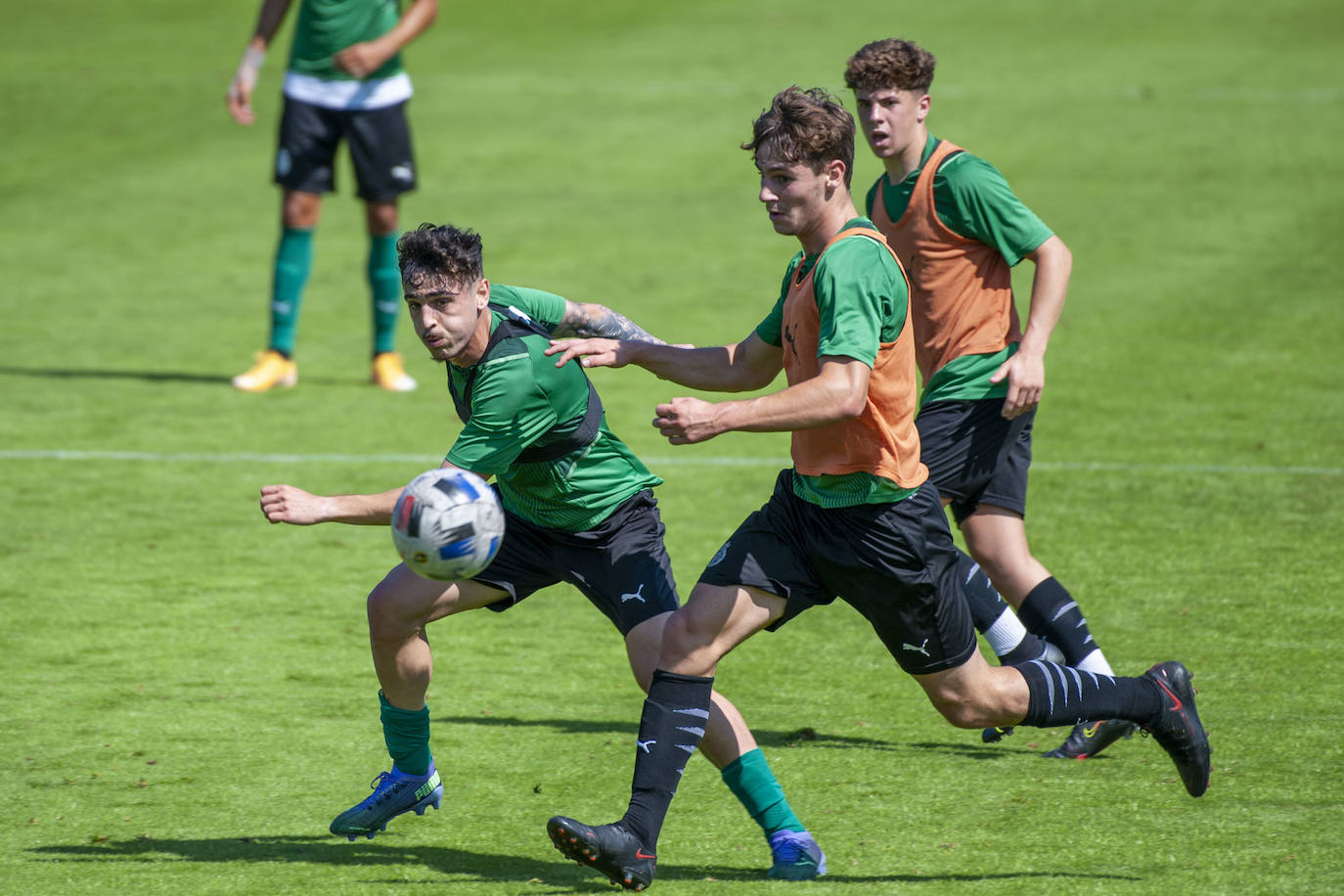 Fotos: El Rayo Cantabria gana al Racing