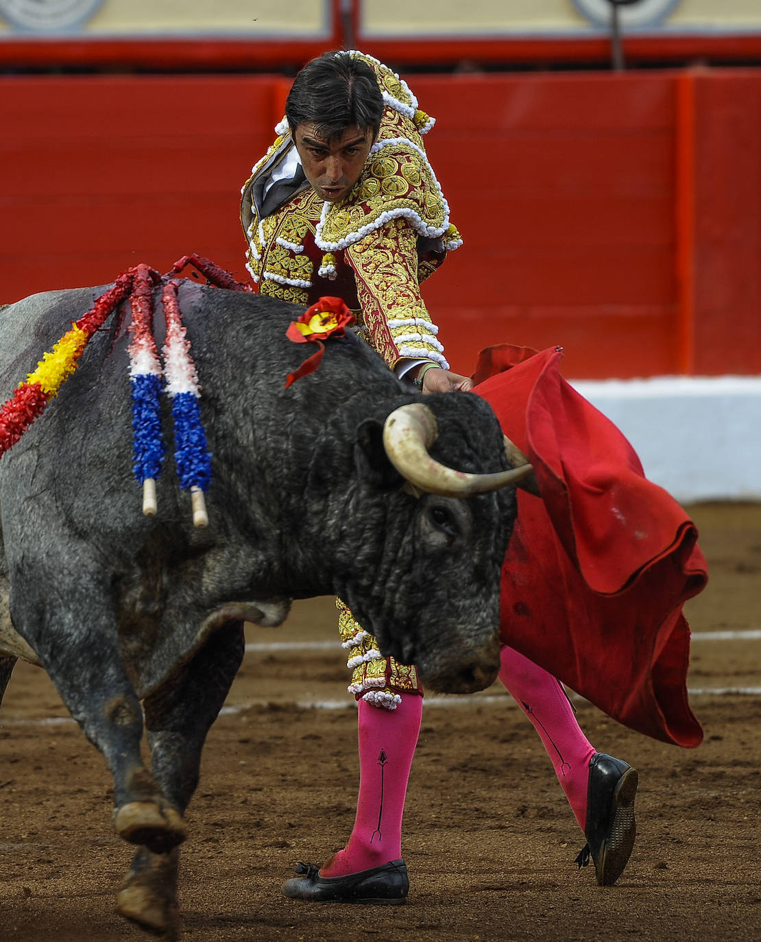 Miguel Ángel Perera cortó tres orejas y Ureña y Roca Rey pasearon un trofeo cada uno en una exigente corrida con el hierro de La Quinta.