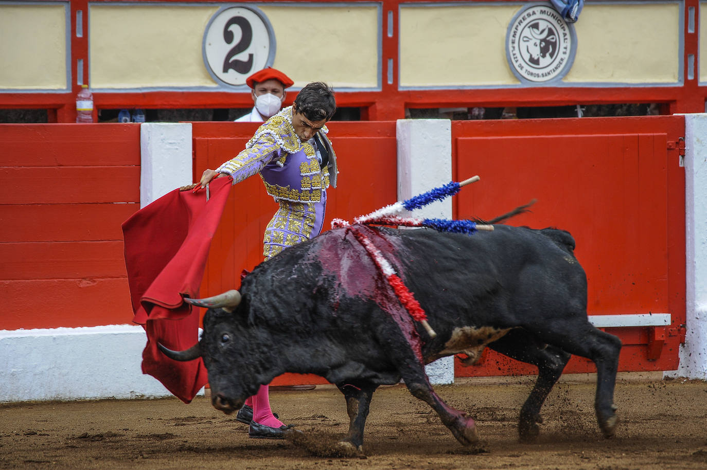 Miguel Ángel Perera cortó tres orejas y Ureña y Roca Rey pasearon un trofeo cada uno en una exigente corrida con el hierro de La Quinta.