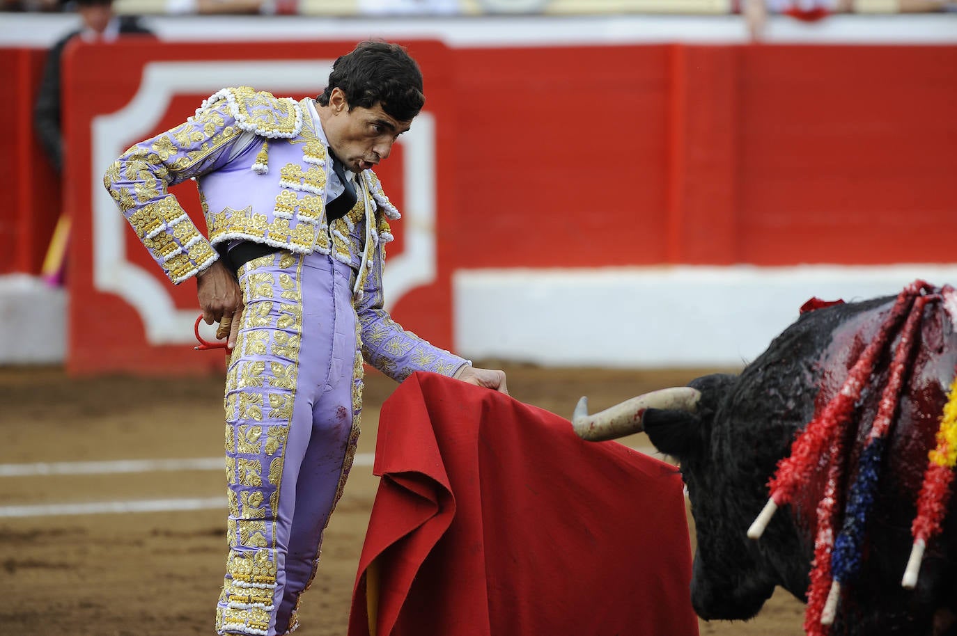 Miguel Ángel Perera cortó tres orejas y Ureña y Roca Rey pasearon un trofeo cada uno en una exigente corrida con el hierro de La Quinta.