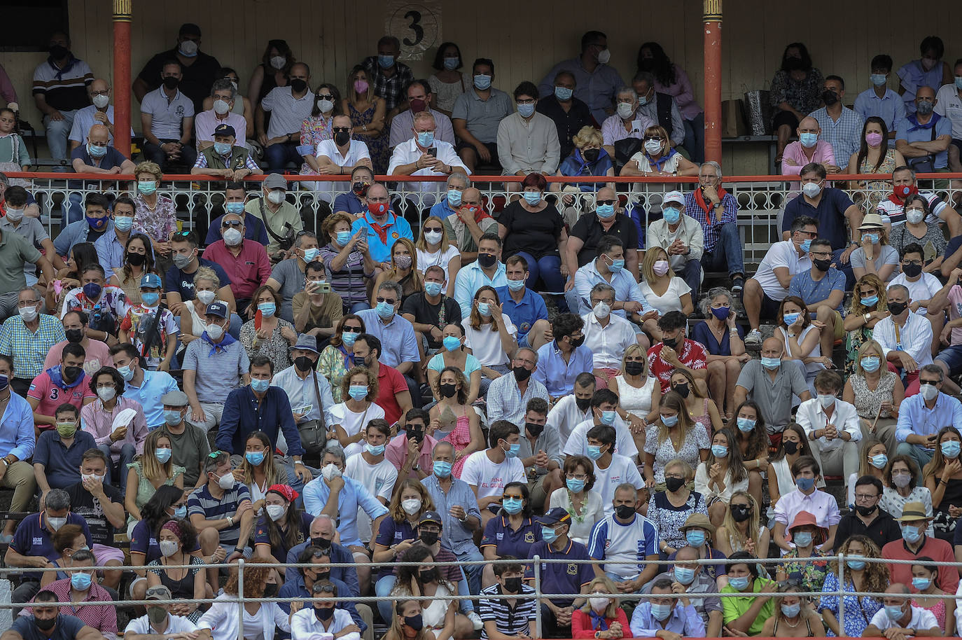 Miguel Ángel Perera cortó tres orejas y Ureña y Roca Rey pasearon un trofeo cada uno en una exigente corrida con el hierro de La Quinta.