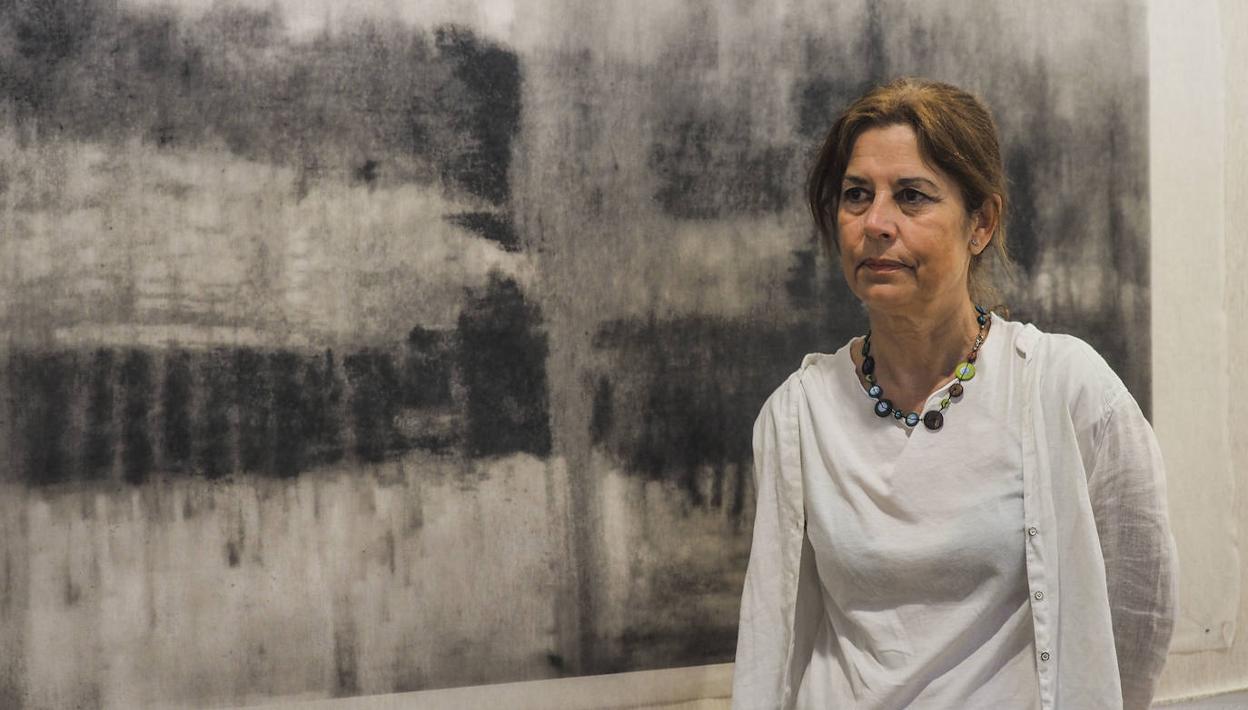 La artista santanderina Concha García asiste a la feria con la galería madrileña