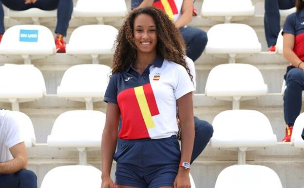 La atleta de triple salto y de combinadas Maria Vicente durante el acto de despedida del equipo olímpico de atletismo antes de su participación en los Juegos 