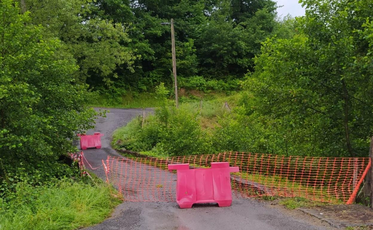 El puente de Valverde permanece cerrado a vehículos y peatones.