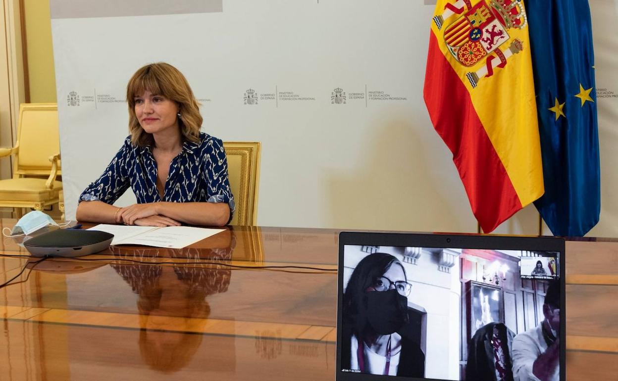 Pilar Alegría, Ministra de Educación durante su intervención en los cursos de verano de la UIMP. 