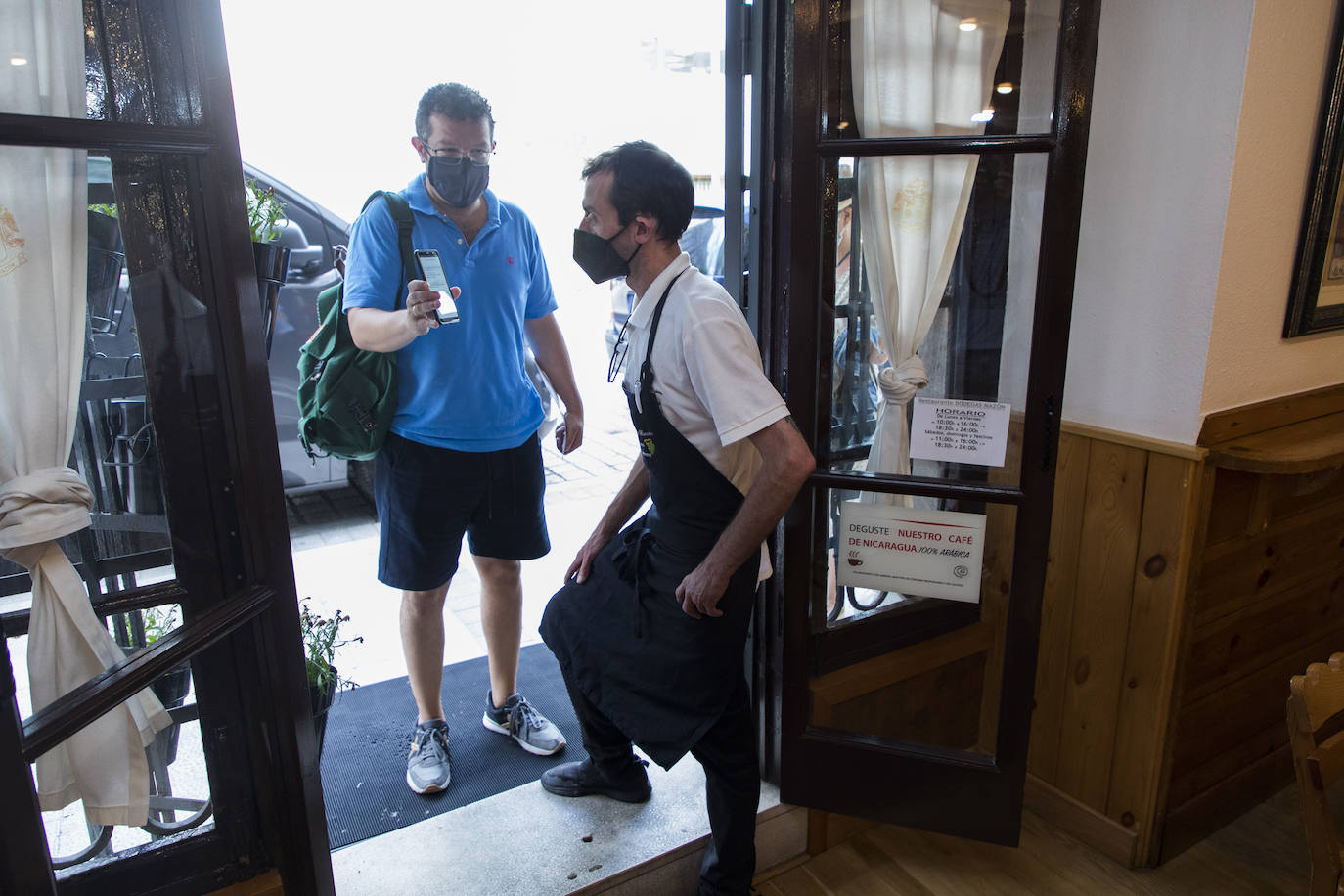 Fotos: Los jueces paralizan el cierre interior de la hostelería y el pasaporte covid queda en el aire